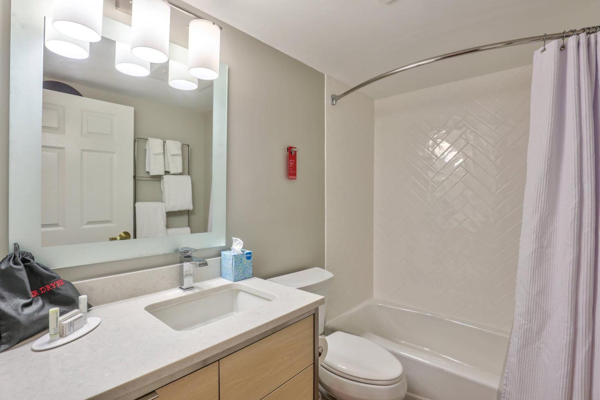 טלהאסי Alluxsuites At 1876, Ascend Hotel Collection מראה חיצוני תמונה
